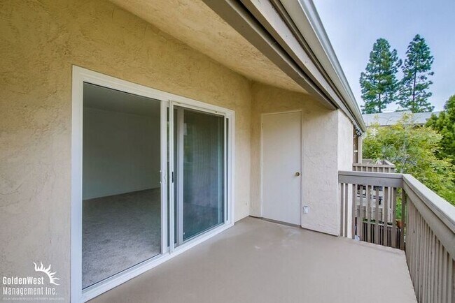 Building Photo - Charming 2Bdm 2Ba Condo in La Jolla