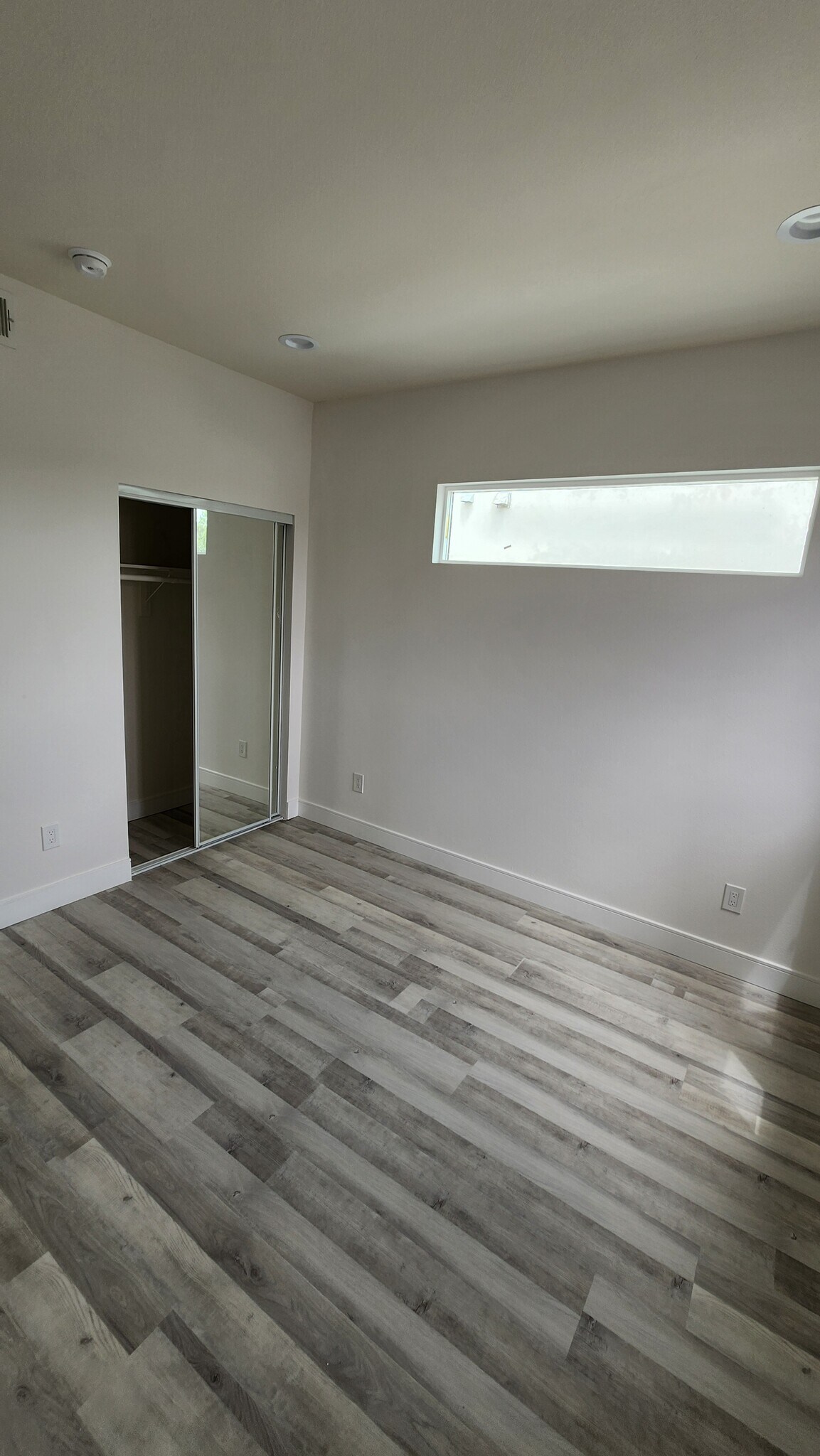Building Photo - 2637 S Cochran Ave