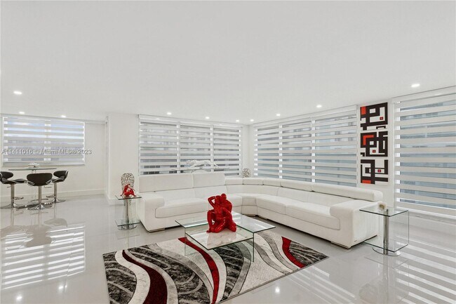 Building Photo - 2751 S Ocean Dr