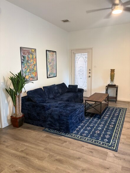 Living room with door to private patio - 4209 Marathon Blvd