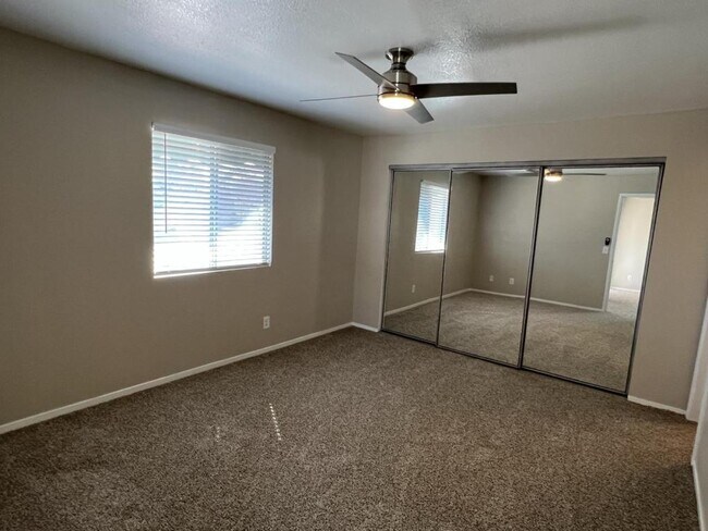 Building Photo - 7570 W Flamingo Rd