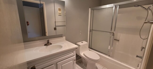 Building Photo - 3rd Floor Surfside III 2+2 Condo w/ Specta...