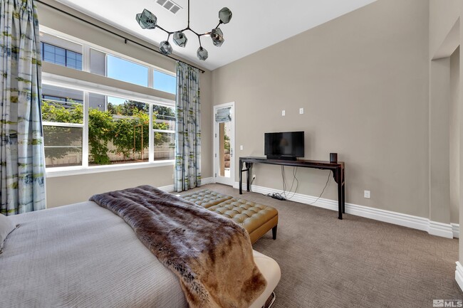 Building Photo - 724 W Pleasant Oak Trl