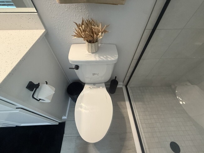 Building Photo - Modern 2-Bedroom Townhome with Garage Parking in the Heart of Jacksonville - Stylish Townhome – 1...