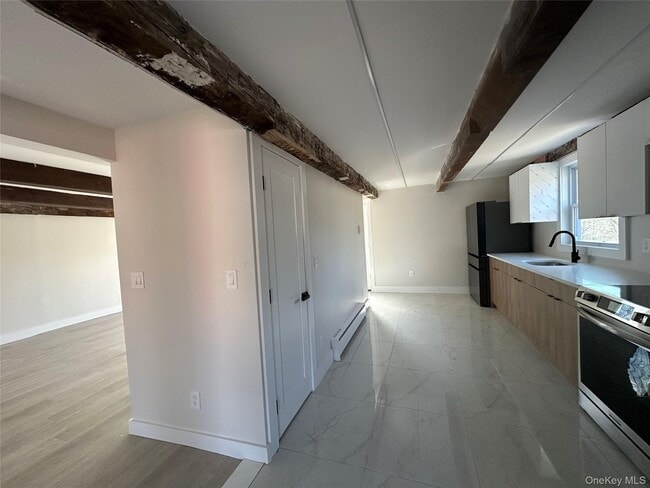 Building Photo - 1445 Burlingham Rd