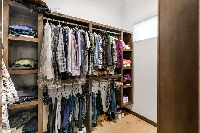 Building Photo - Rental Available 5/8/26-6/14/26 Luxury rental is an entertainers dream! Space, views, amenities, ...