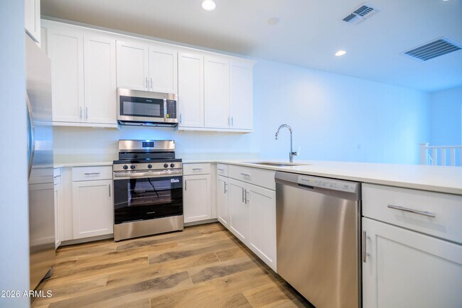 Building Photo - 8149 E Petunia Ave