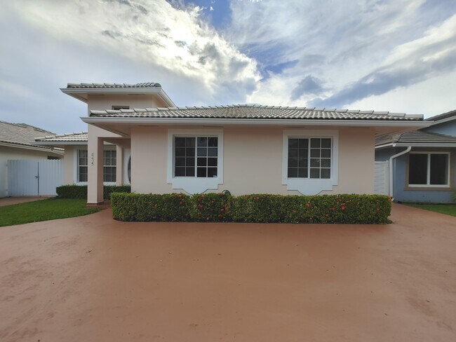 Building Photo - 894 NW 134th Pl