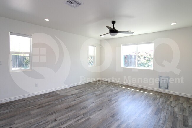 Building Photo - 1729 W Fairmount Ave