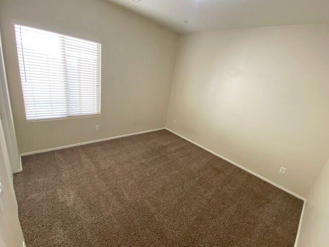 Building Photo - 3 Bedroom 2 Bathroom in El Mirage