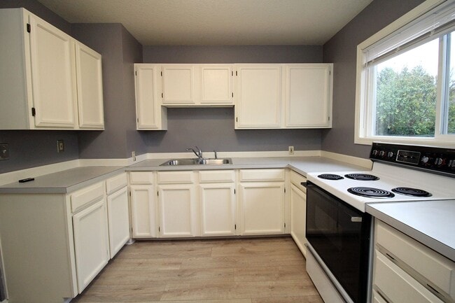 Building Photo - 224 NE 127th Ave