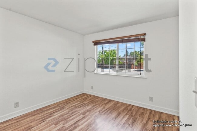 Building Photo - Unit