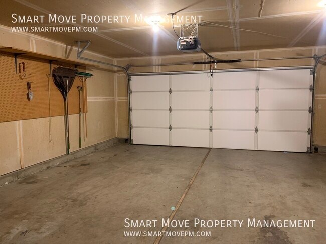 Building Photo - 2135 E Serene Dr