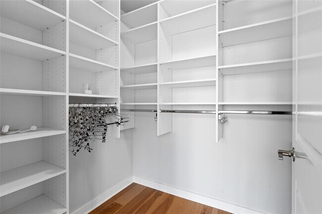 Building Photo - 360 Nueces St