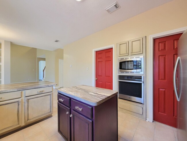 Building Photo - Welcome home to this beautiful 2 story on a cul de sac lot! Fresh paint and Stainless steel appli...