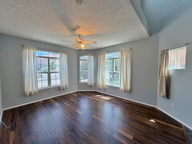 Building Photo - 7300 Tricia Rd NE