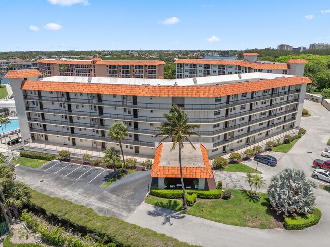 Building Photo - 2871 N Ocean Blvd