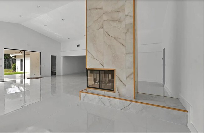 Building Photo - 4031 Coral Hills Dr
