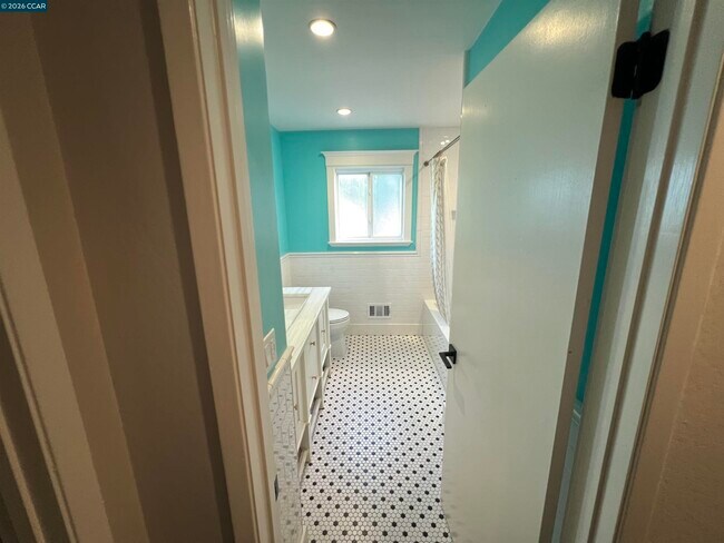 Building Photo - 1091 Alamo Ct