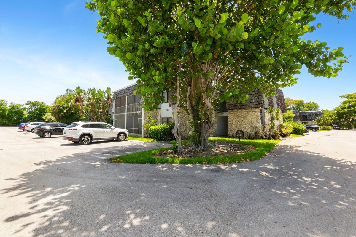 Building Photo - 3111 Oakland Shores Dr