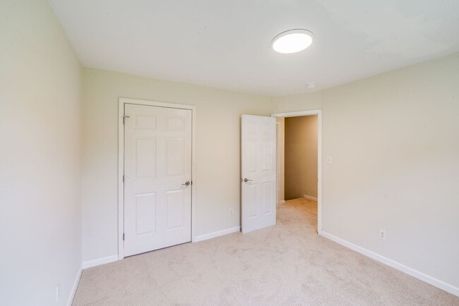Building Photo - 2BR Updated Duplex Near South Park – Cozy,...