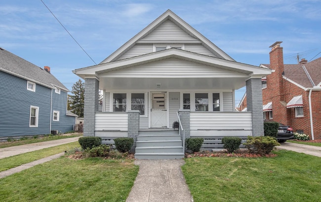 Building Photo - 18708 Arrowhead Ave