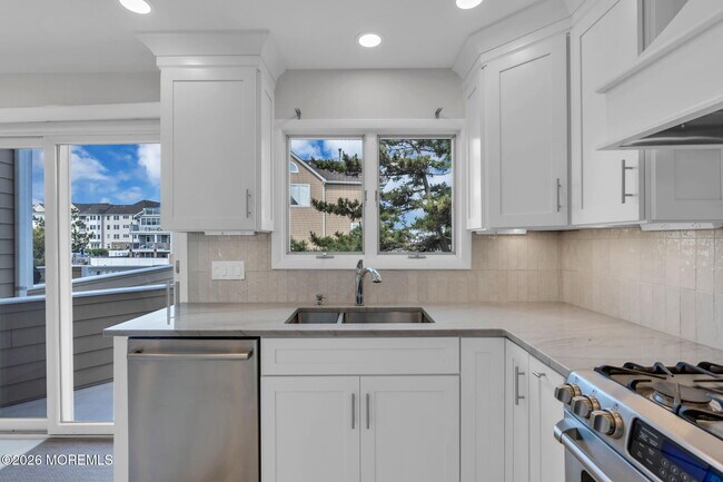 Building Photo - 152 Ocean Ave N