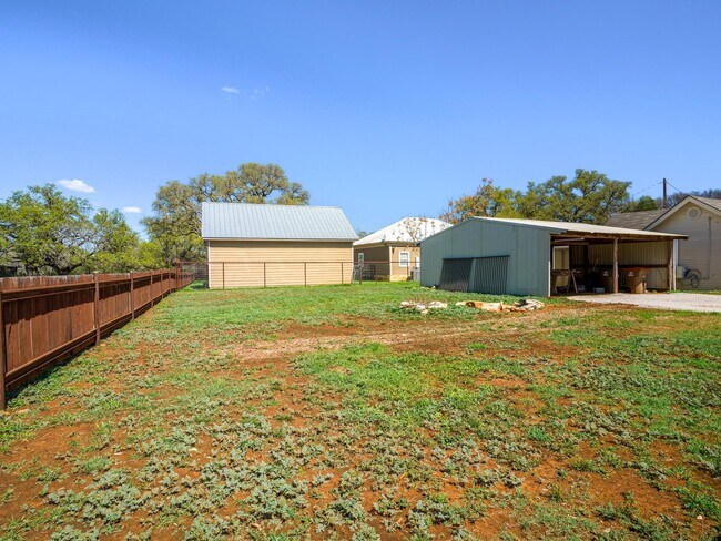 Building Photo - 103 N Ave Q