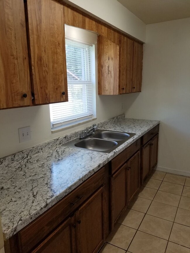 Building Photo - Cedar Ave - A