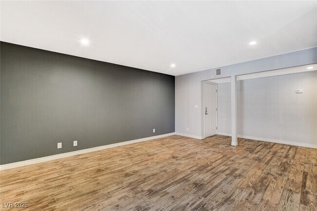 Building Photo - 5240 Indian River Dr