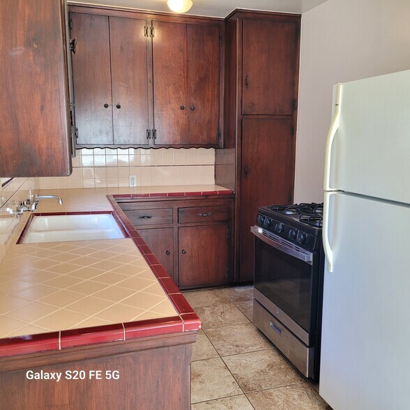 Kitchen - 935 Freeman Ave