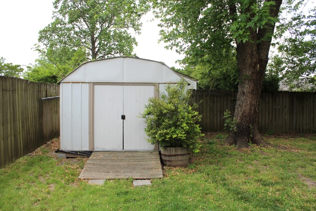 Building Photo - 334 Thalia Dr