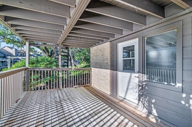 Building Photo - 18138 Bal Harbour Dr