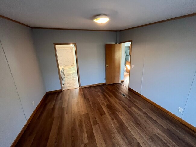 Building Photo - 492 McSwain Rd