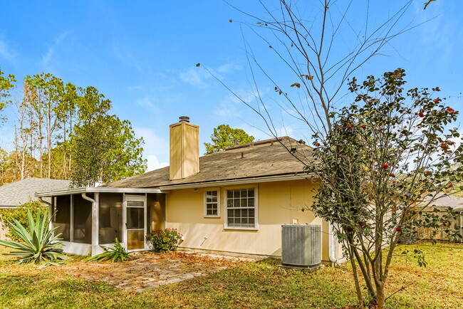 Building Photo - 1906 Suwannee River Dr