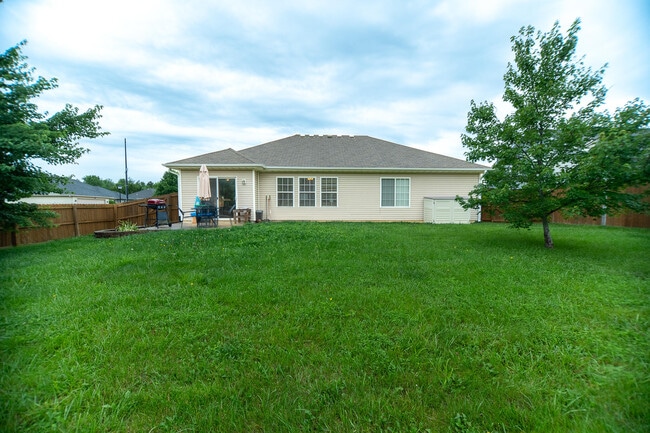 Building Photo - 5104 Opal Dr