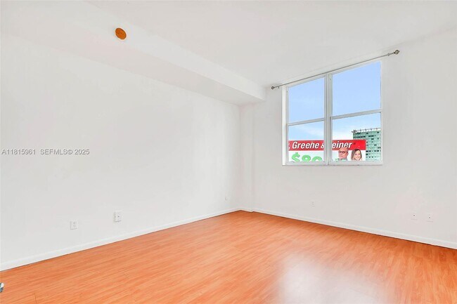 Building Photo - 1350 NW 8th Ct