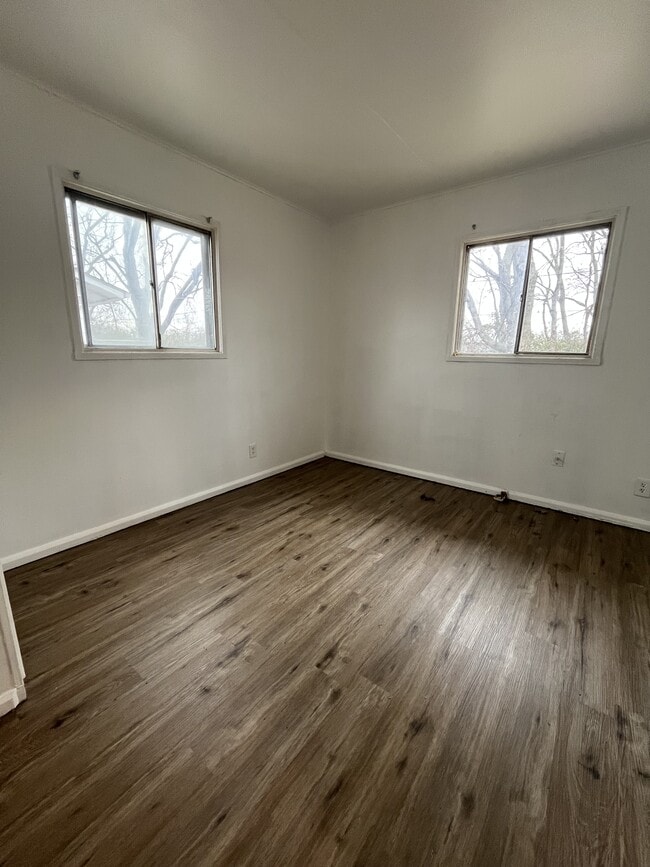 Building Photo - 111 St Thomas Ln