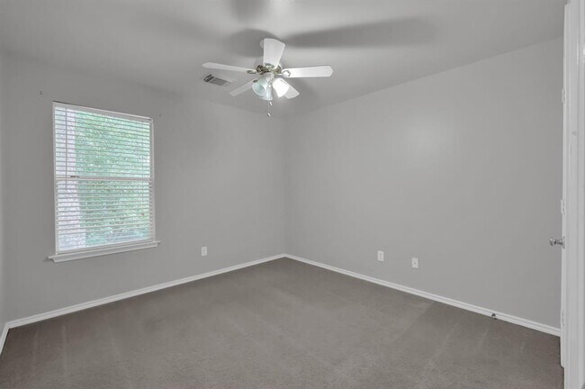 Building Photo - 27 S Villa Oaks Dr