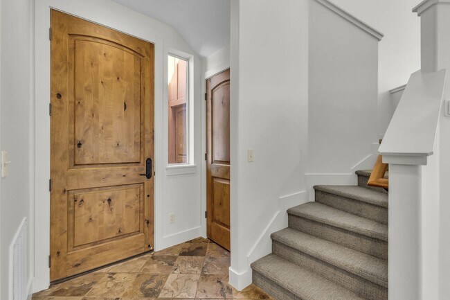 Building Photo - Quarry Village Townhome