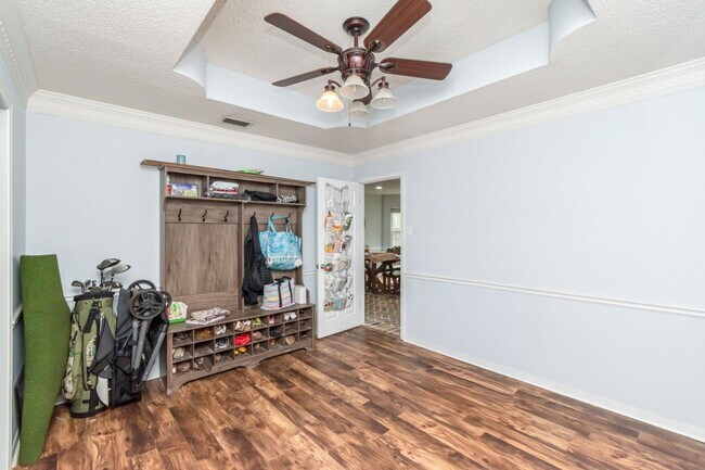 Building Photo - Great house with a pool in Satsuma!