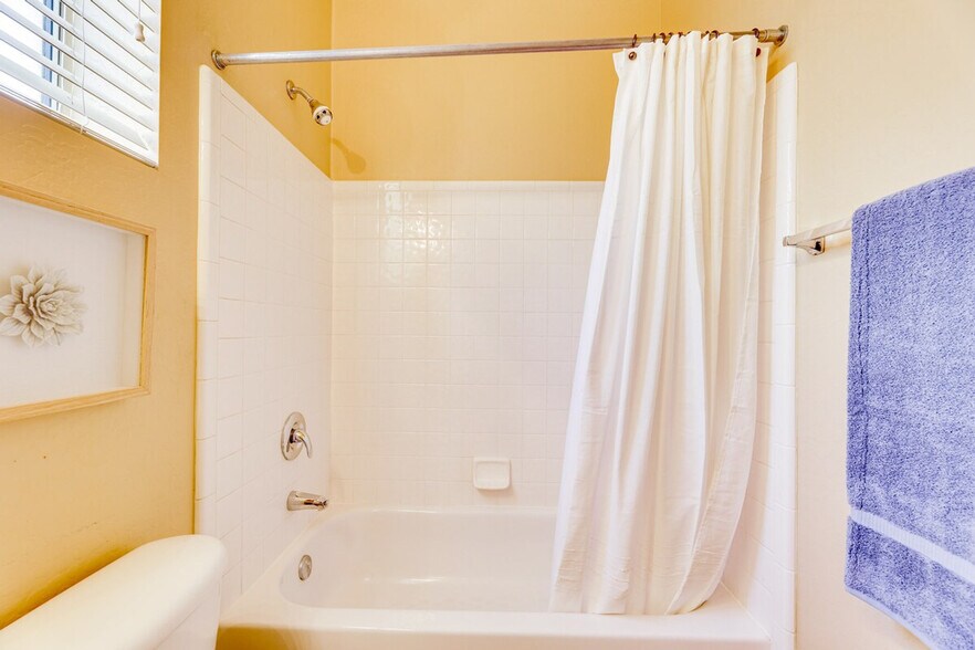 Building Photo - 9746 E Coopers Hawk Dr