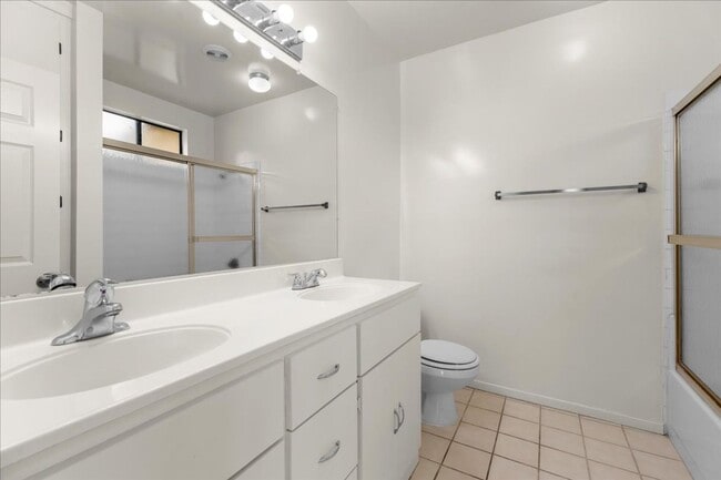 Building Photo - Charming Alhambra Traditional with Bonus R...