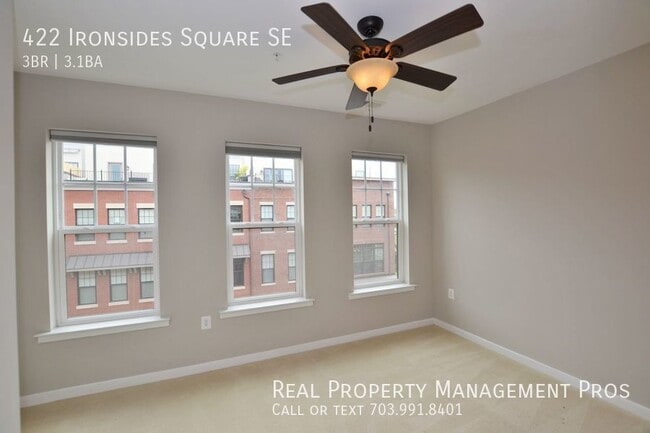 Building Photo - 422 Ironsides Square SE