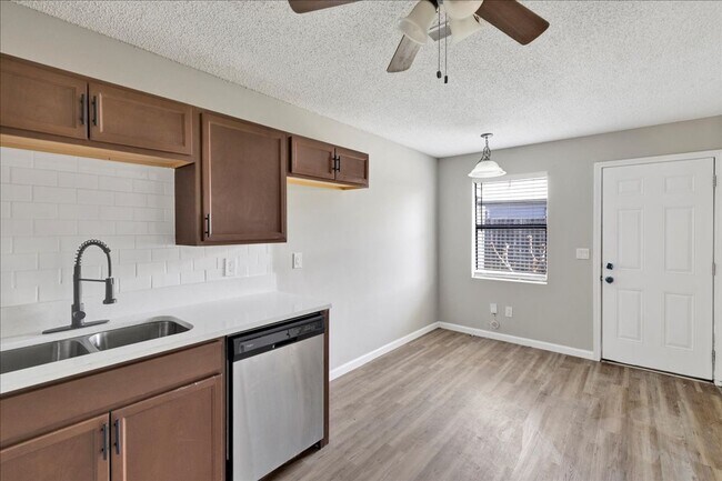 Building Photo - Condo for rent in Grayson Valley