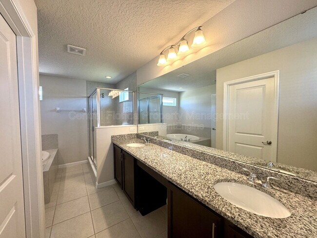 Building Photo - 3615 Voyager Ln