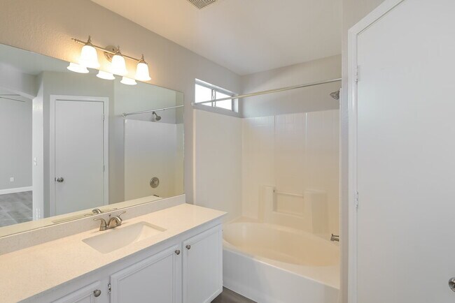 Building Photo - 655 Camp Hill Rd