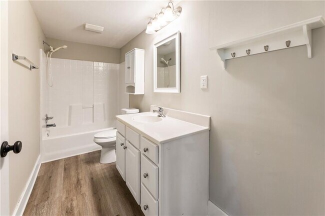 Building Photo - 330 Summerlin Dr