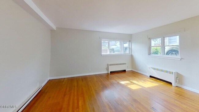 Building Photo - 31 Parkwood St