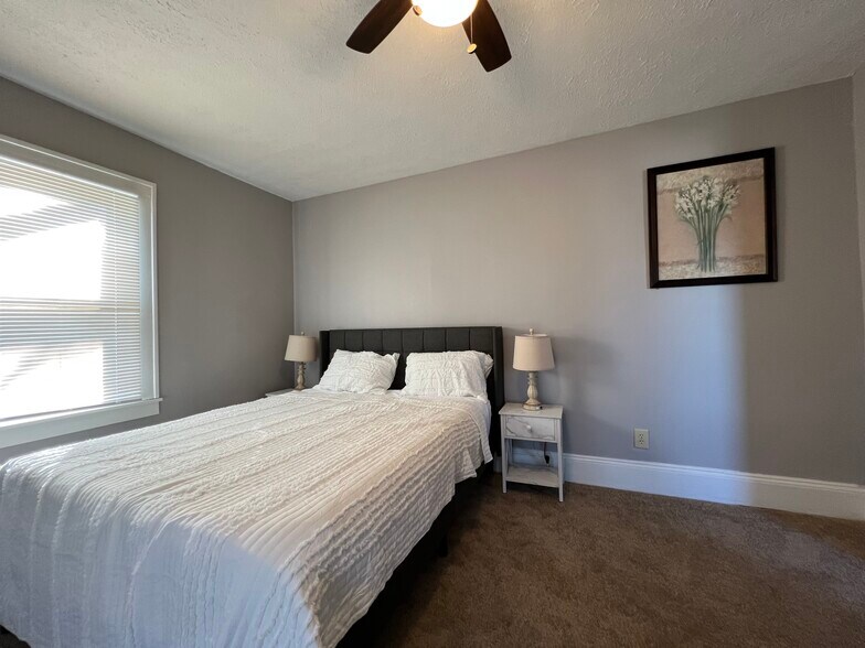 queen bedroom 2 - 3712 Hyde Ave